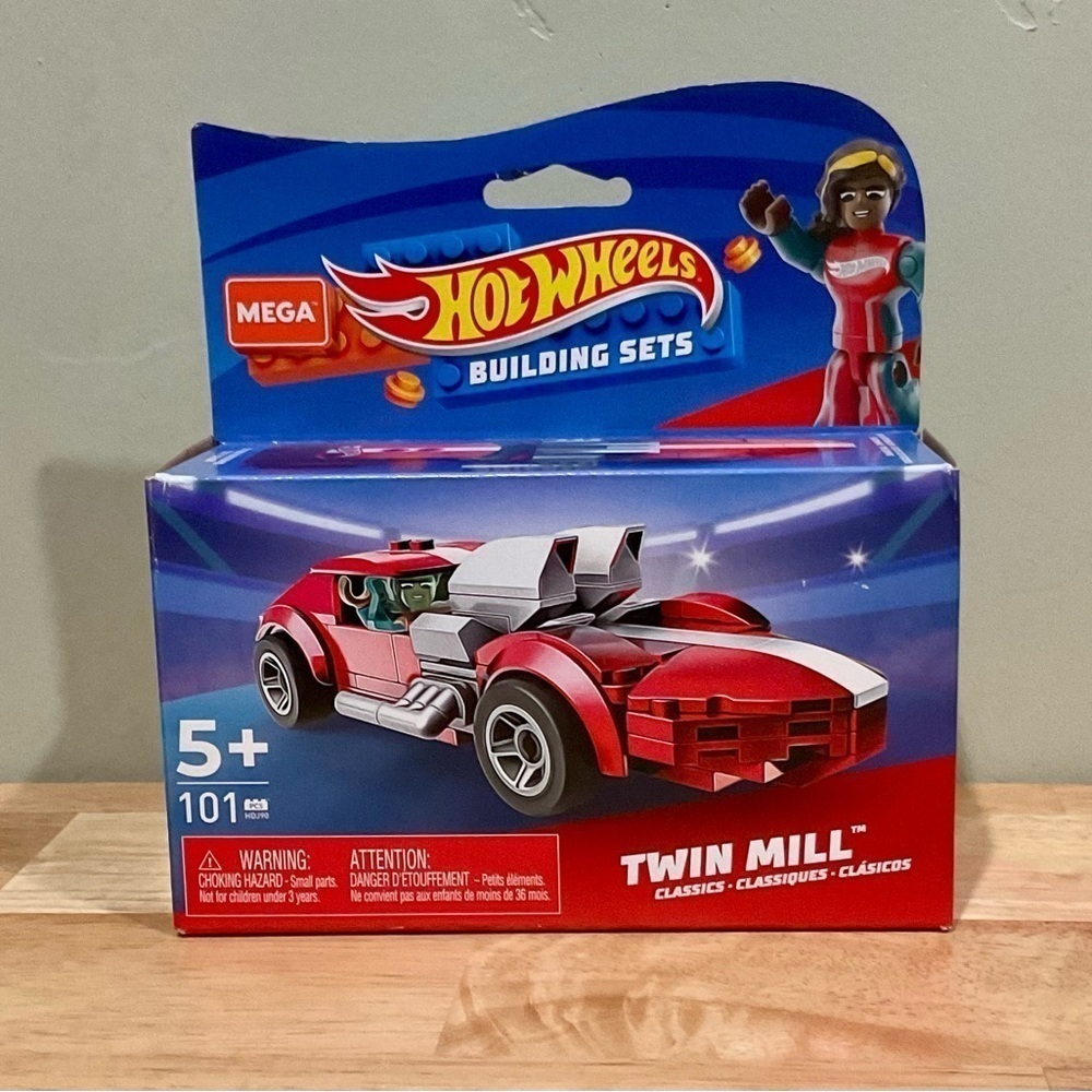 Hot Wheels Mega Twin Mill Vehicle Building Set - 101 pieces. Brand new. Unopened